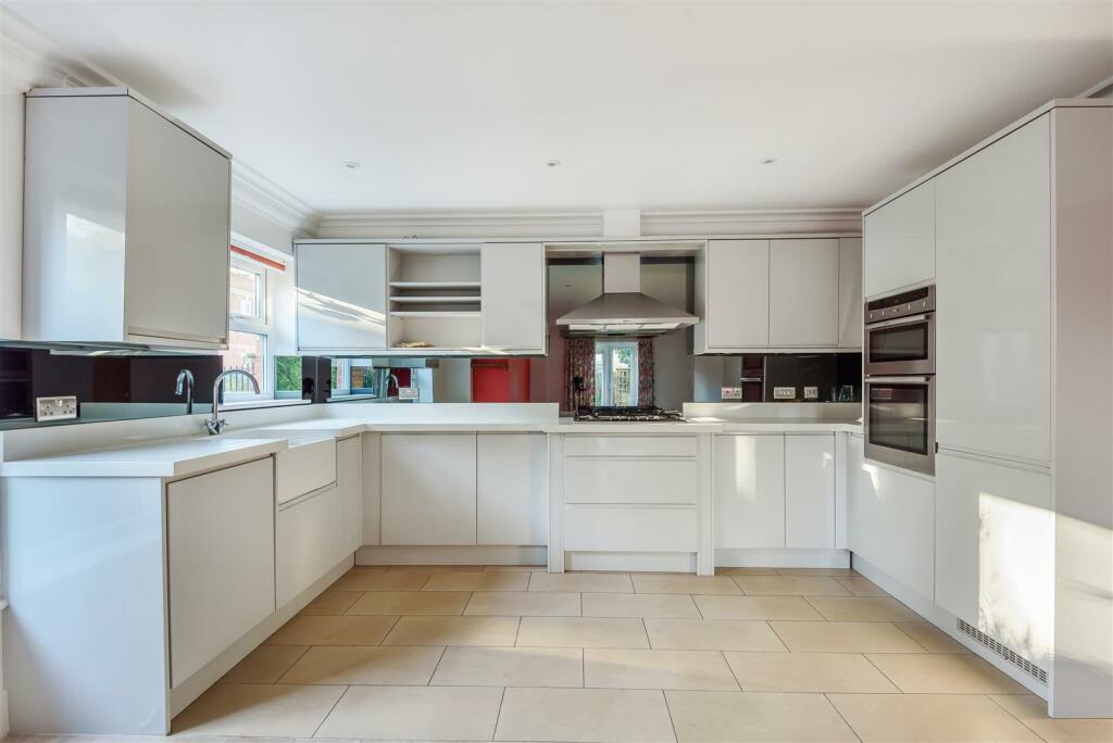 53 Franklin Court Kit.jpg