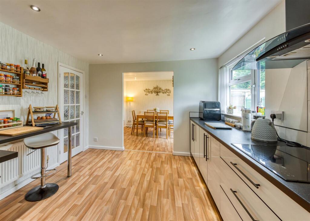 8 Barrington Close-13.jpg