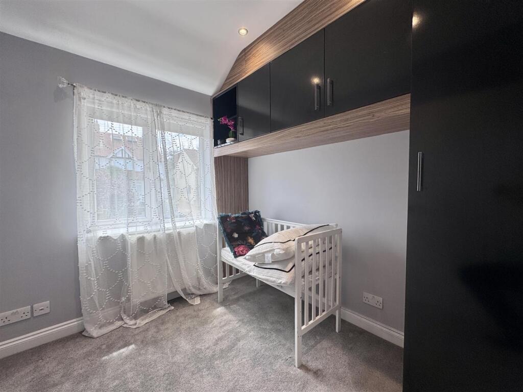 Bed 4.jpg