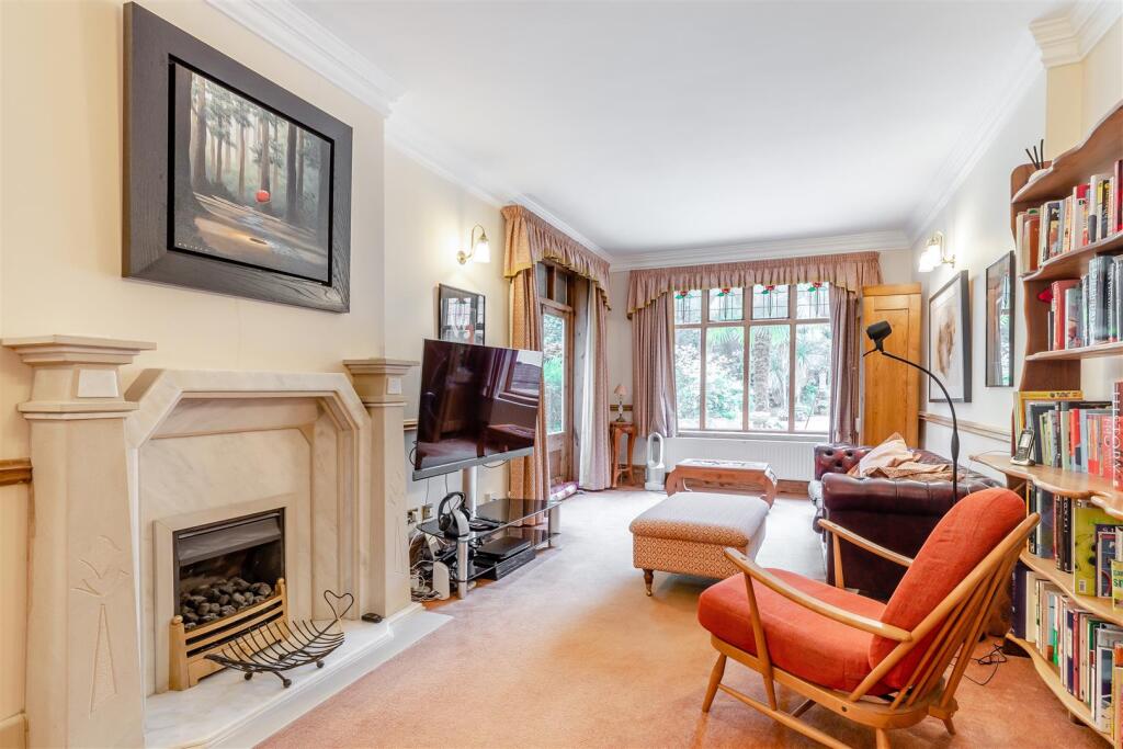 8645445-interior41.jpg