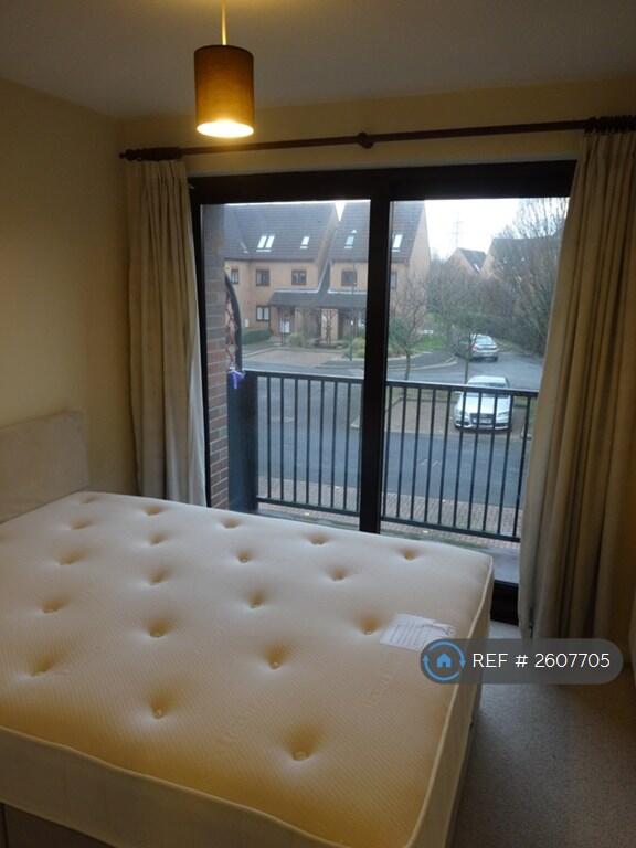 Bedroom 2/Home Office