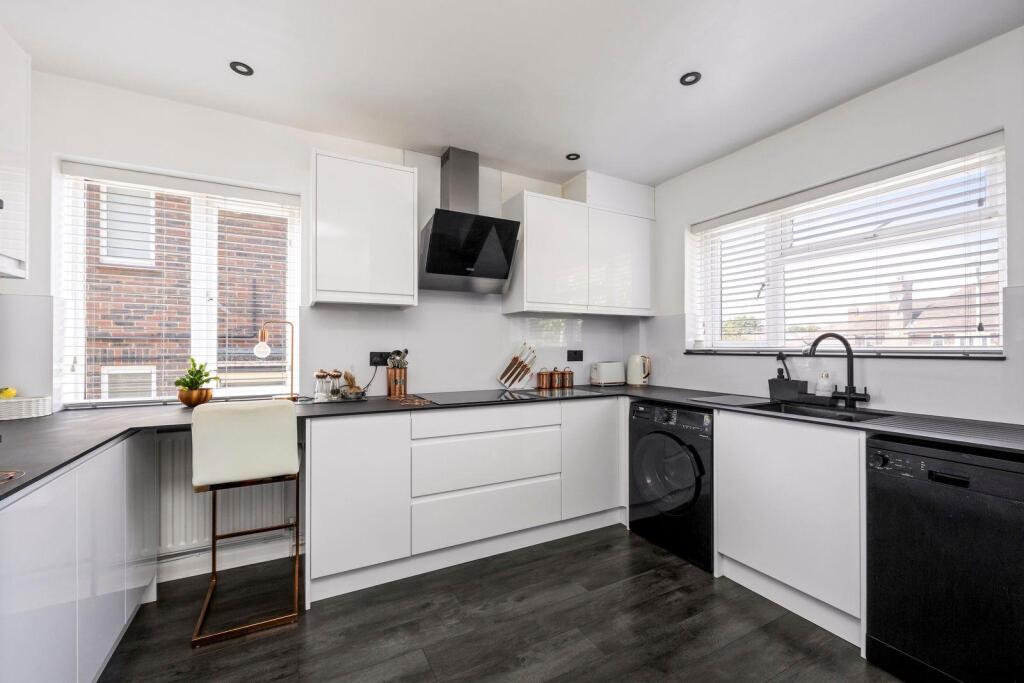 Greenleas 4 KITCHEN.jpeg