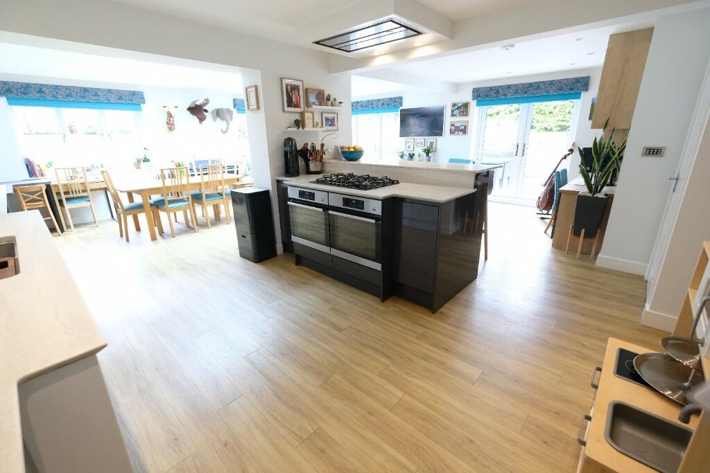 OPEN PLAN ROOM