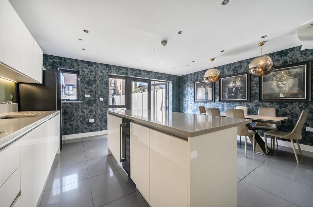 1357526-6-68cd2817e3ffb-ARW .jpg