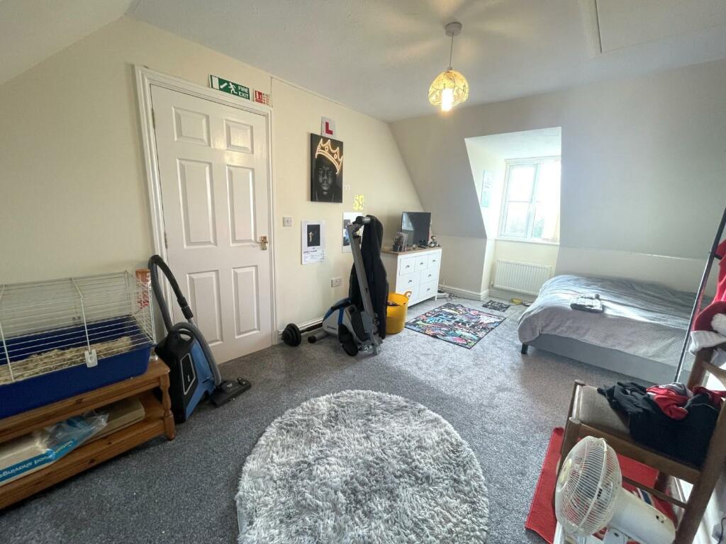 Top floor bedroom...jpeg