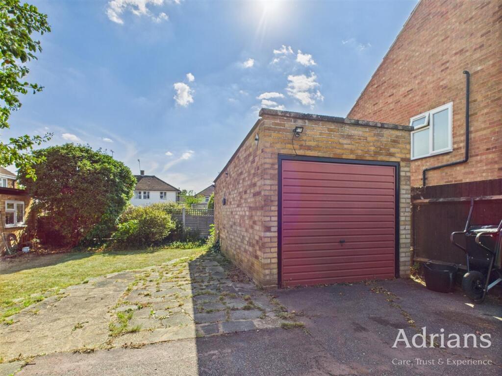 GARAGE &amp; PARKING