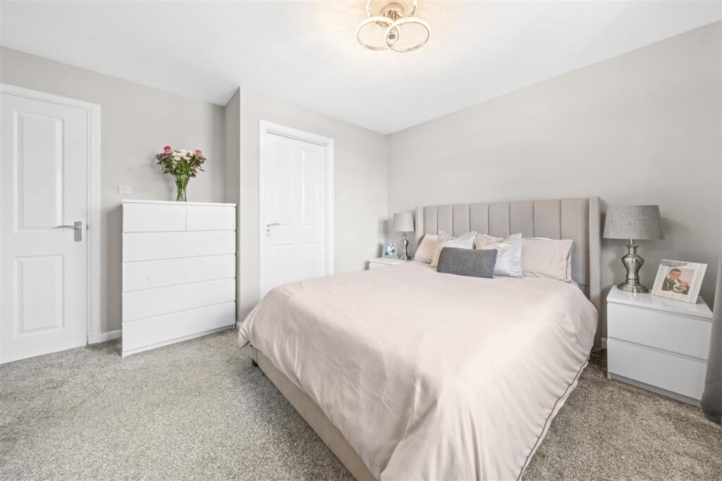 Master Bedroom_1.jpg