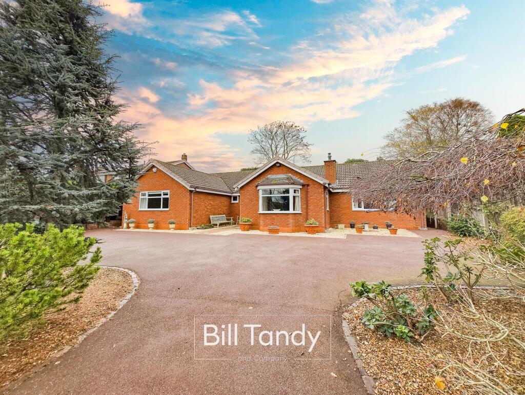 Hill Crest Drive, Lichfield, WS13