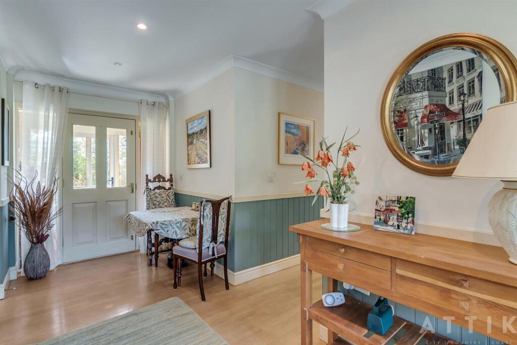 2 Hanbury Close, Halesworth IP19 8DG (15).jpg