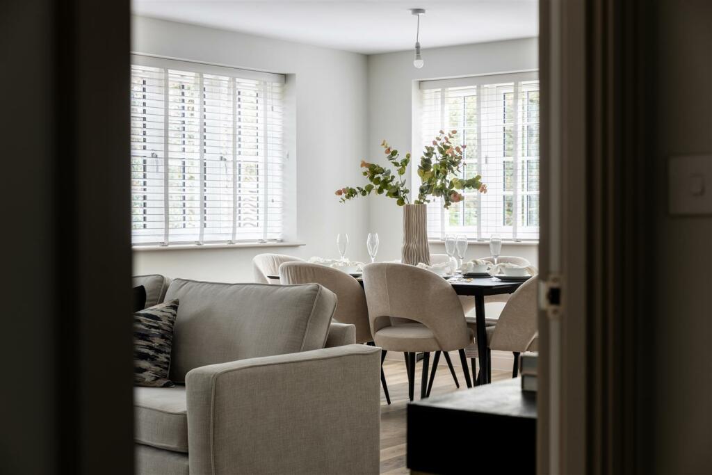 7 De Clare Court-36.jpg