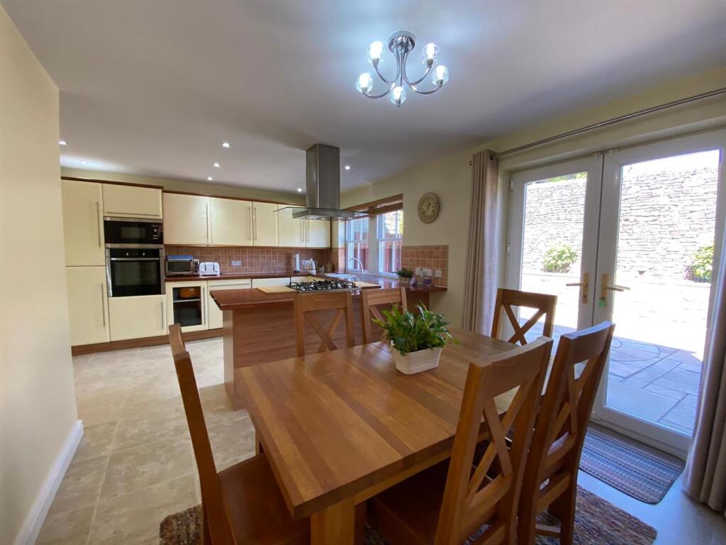 Open Plan Kitchen &amp; Dining Room