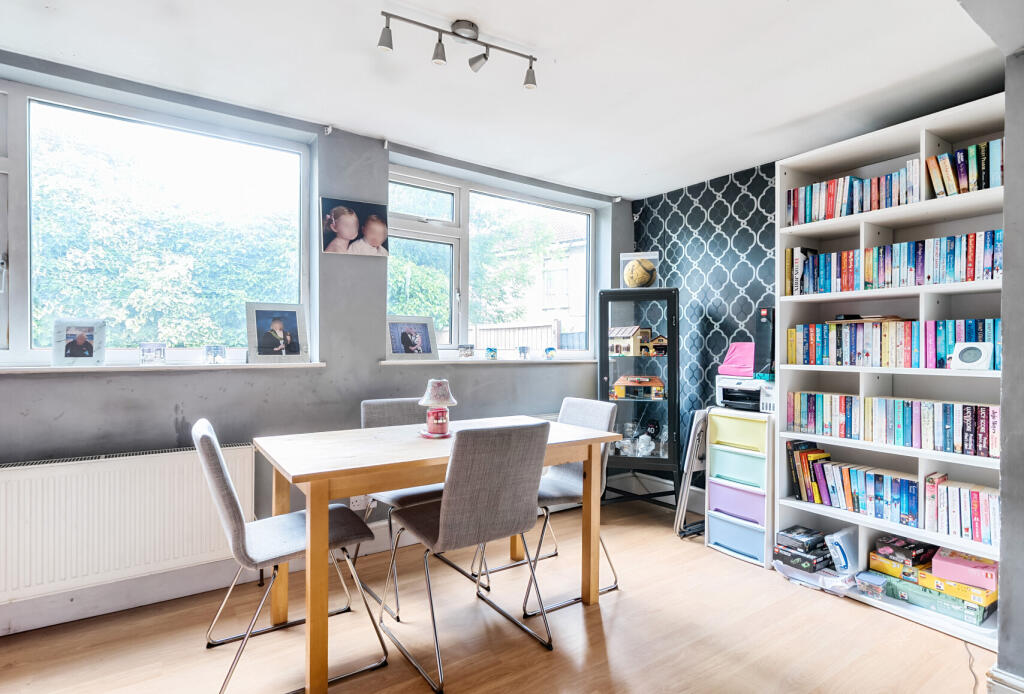 1301763-18-684875...