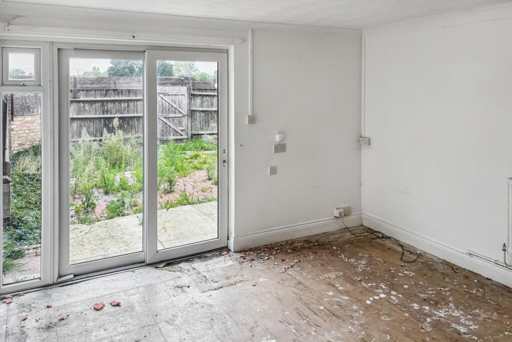 118 Wimbish End, Basildon, Essex, SS13 3PE