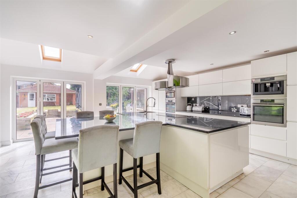 8608373-interior17.jpg