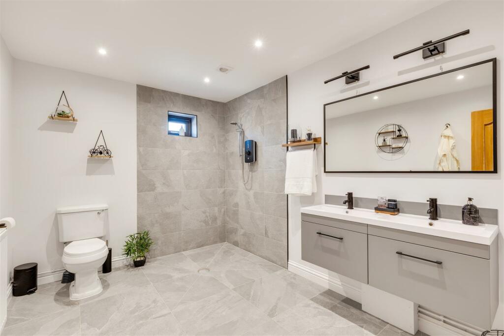 Master Bedroom Ensuite