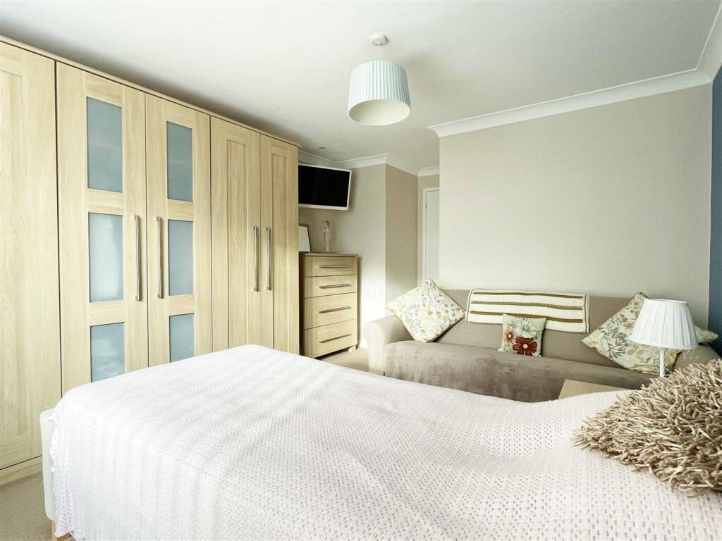 bed1.jpg