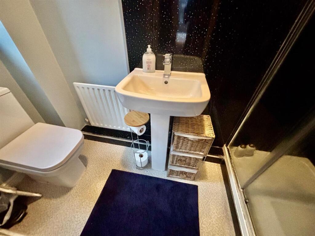 Shower Room/En Suite