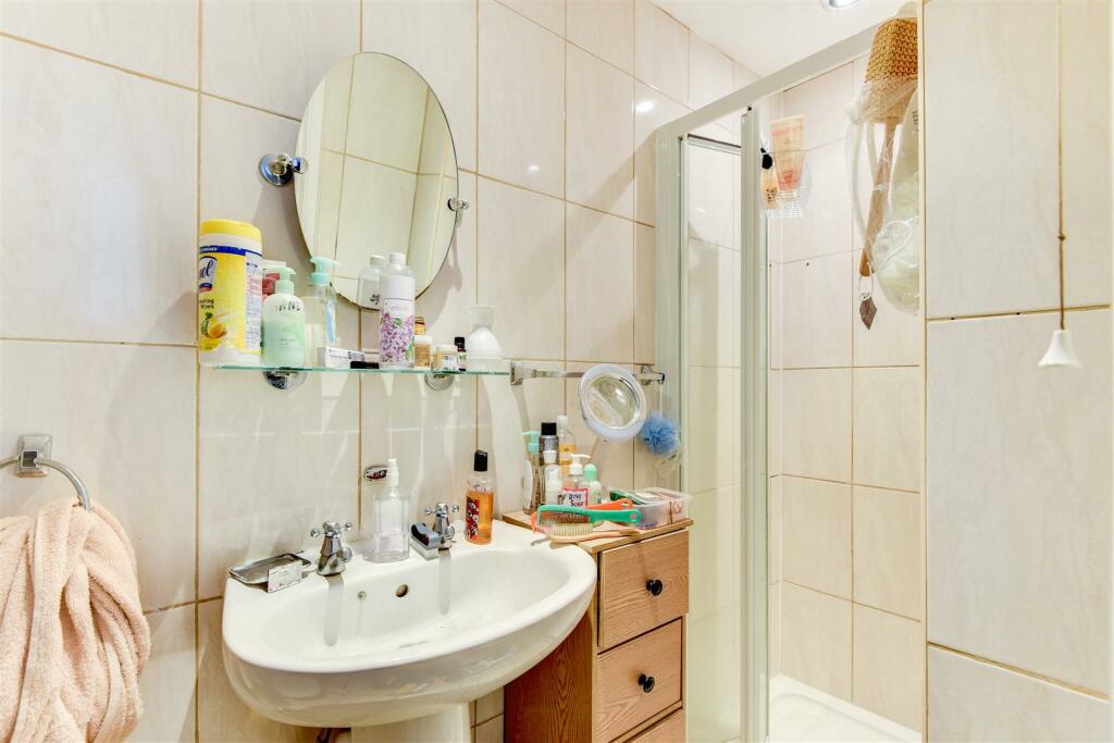 Flat 1-5.jpg
