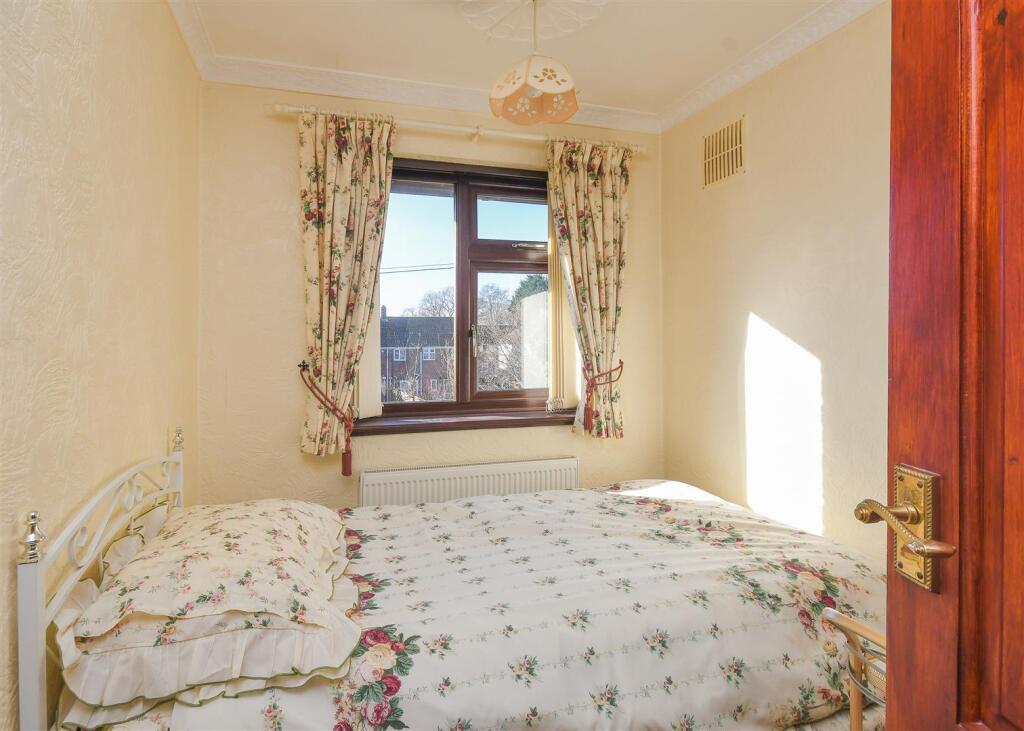 7 Yew Tree Road - Bedroom 3.jpg