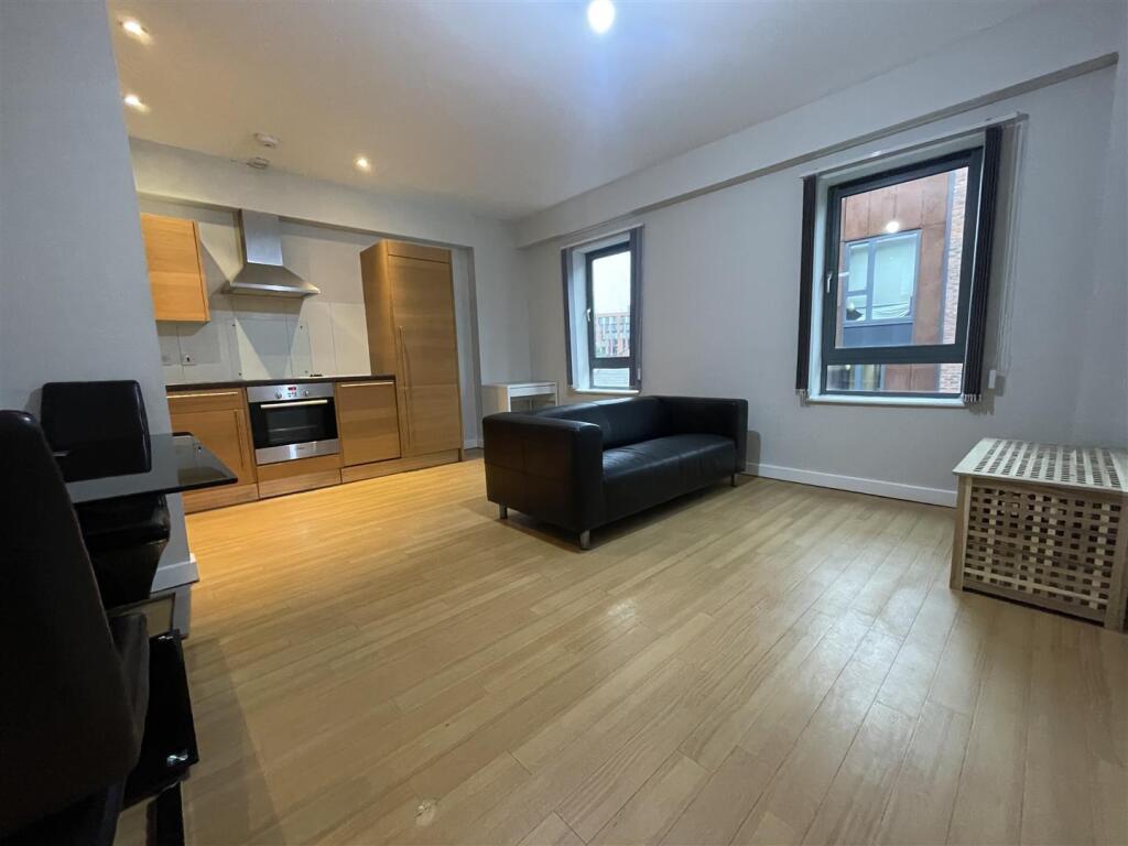 Livingroom 3.jpeg