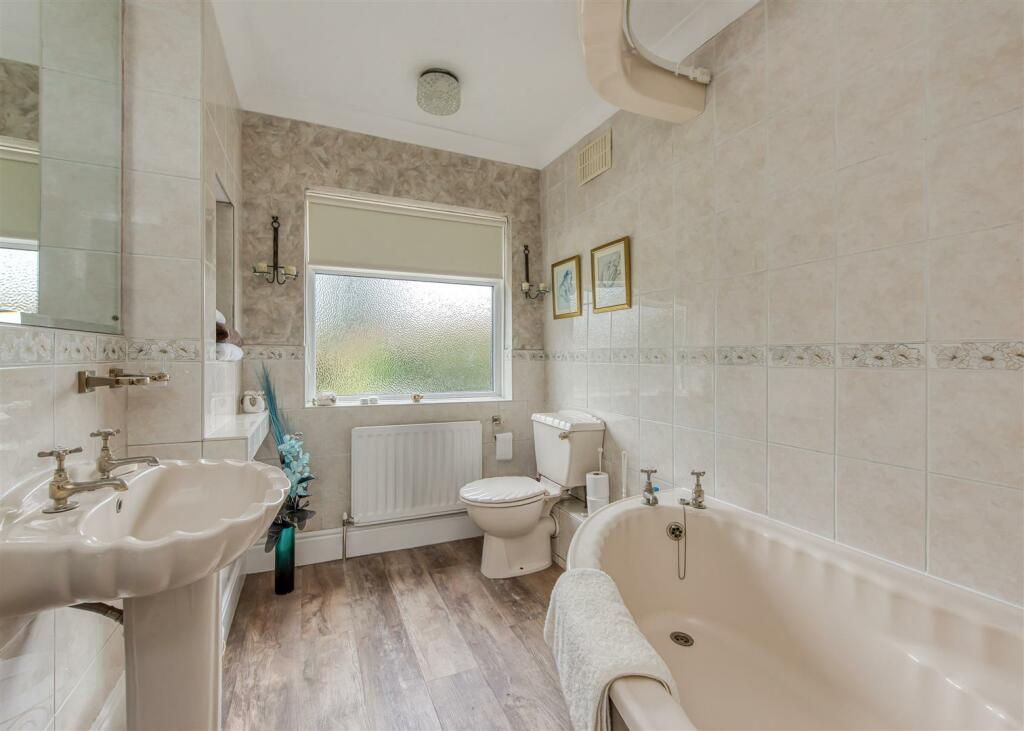 77 Woodland Road-bathroom.jpg
