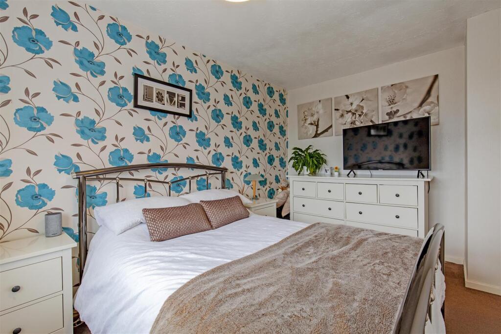 Bedroom 1-3.jpg