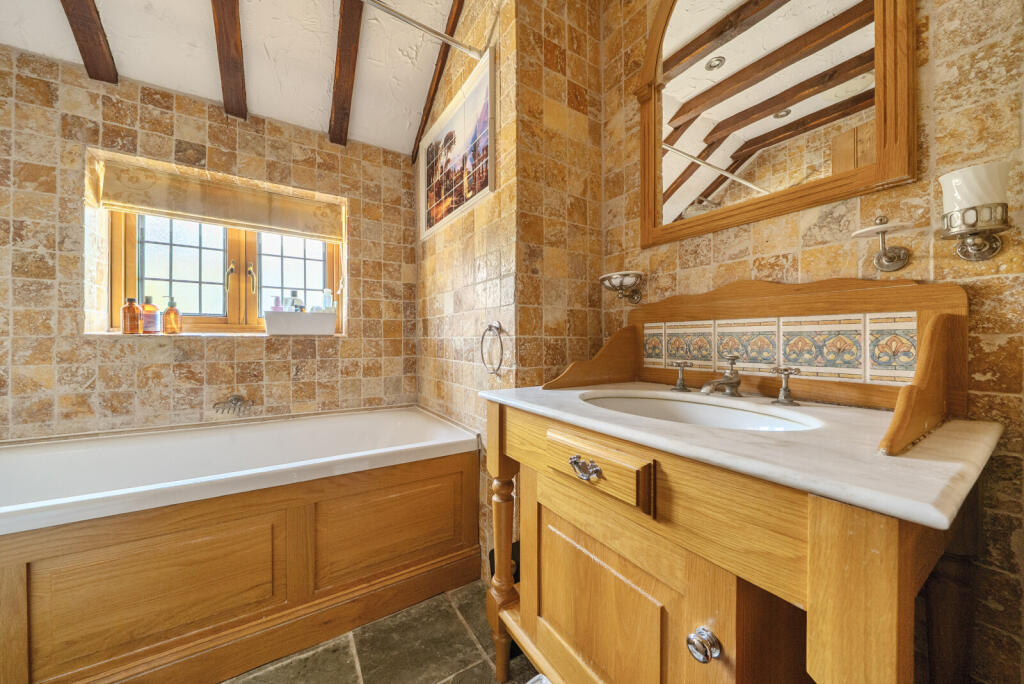 1336674-9-689b2da...