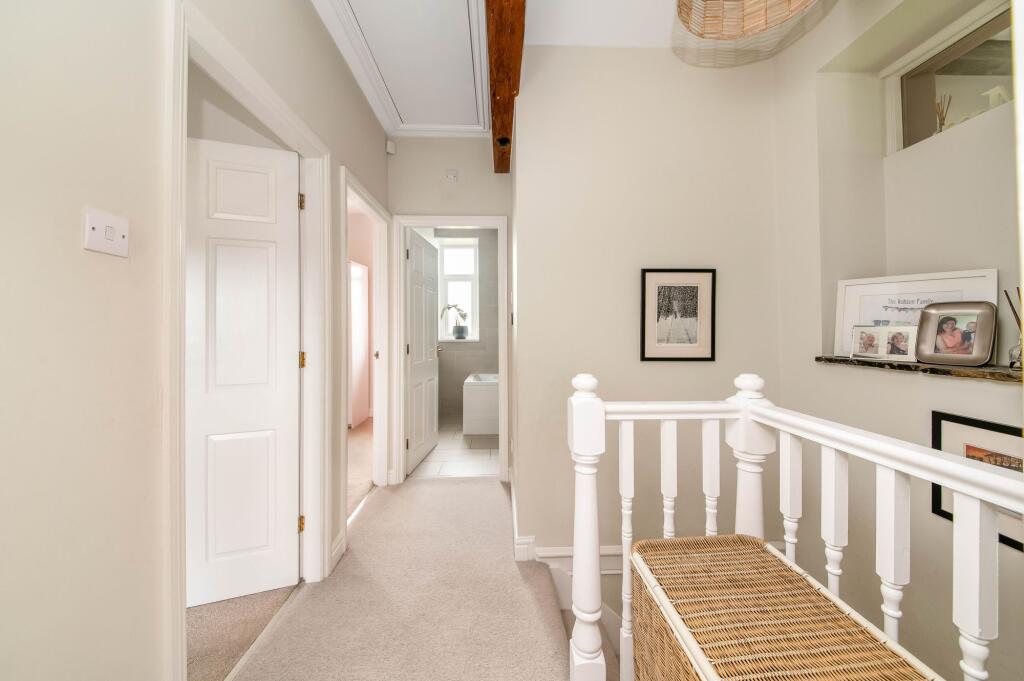 FIRST FLOOR LANDING