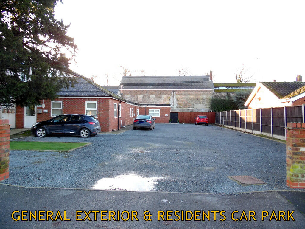 EXTERIOR &amp; PARKING