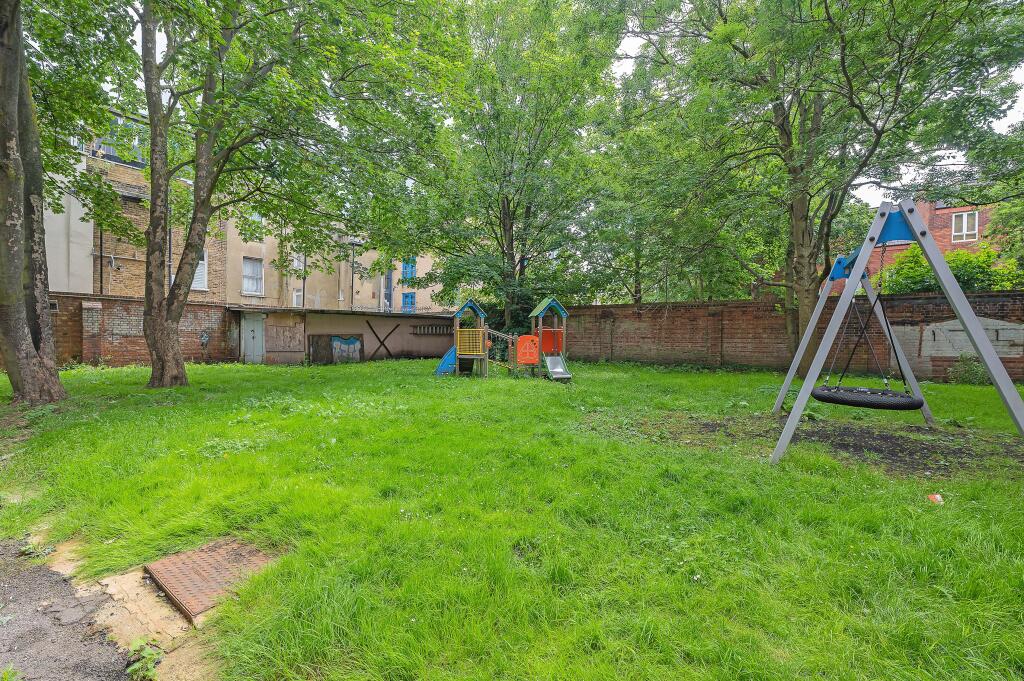 21 White&#39;s Square-10