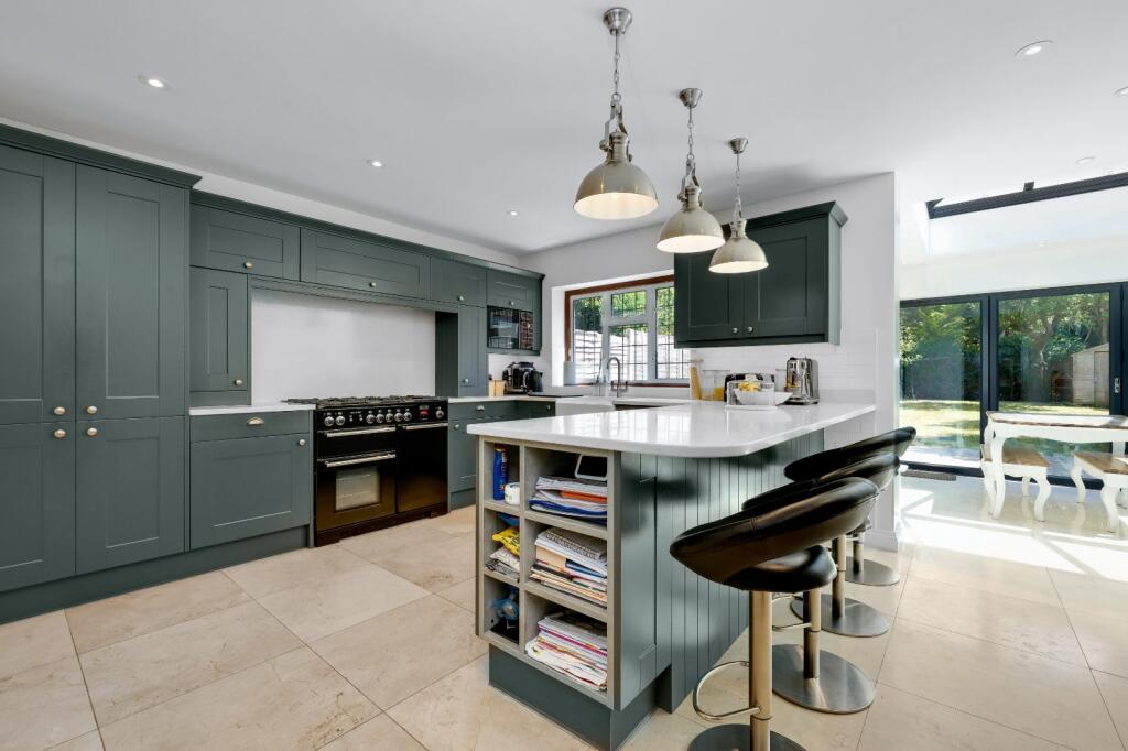 Kitchen/B&#39;fast Room