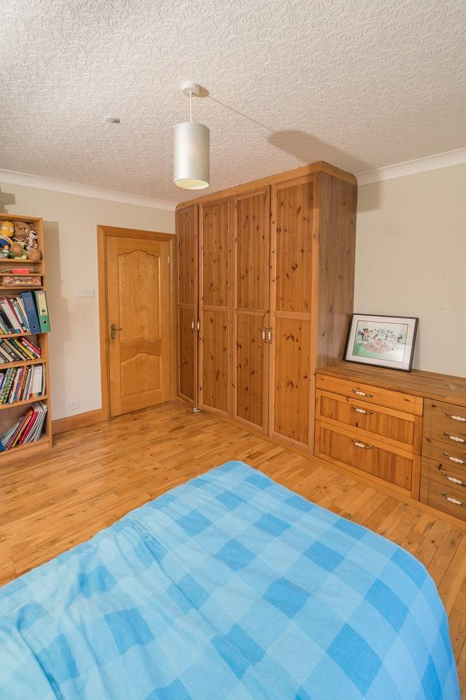 bedroom 3 lemon orchard.jpg