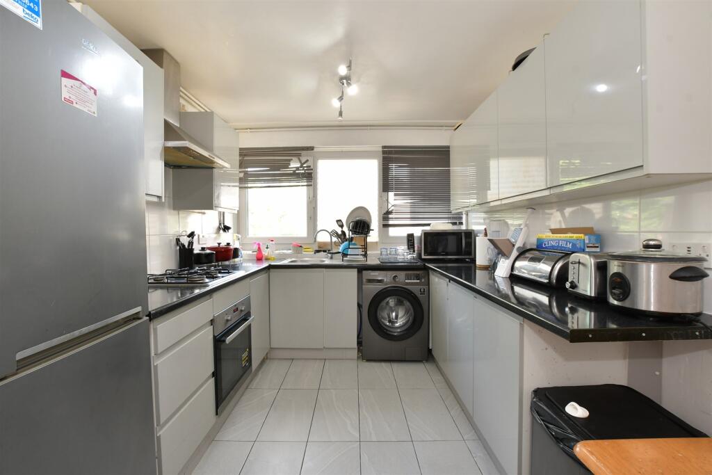 Kitchen/ Breakfast Room