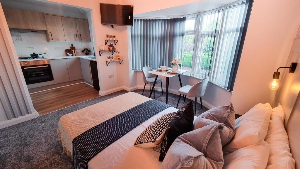 25. Room 4.jpg