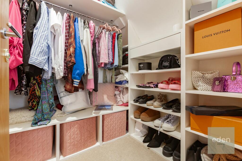 BEDROOM WITH WALK IN WARDROBE