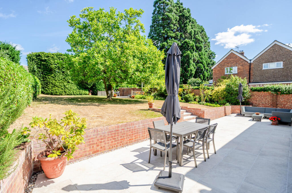 1326323-1-6877908...