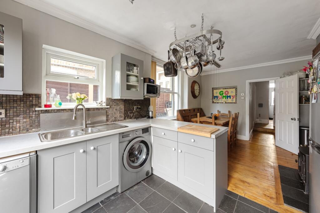 094A9070