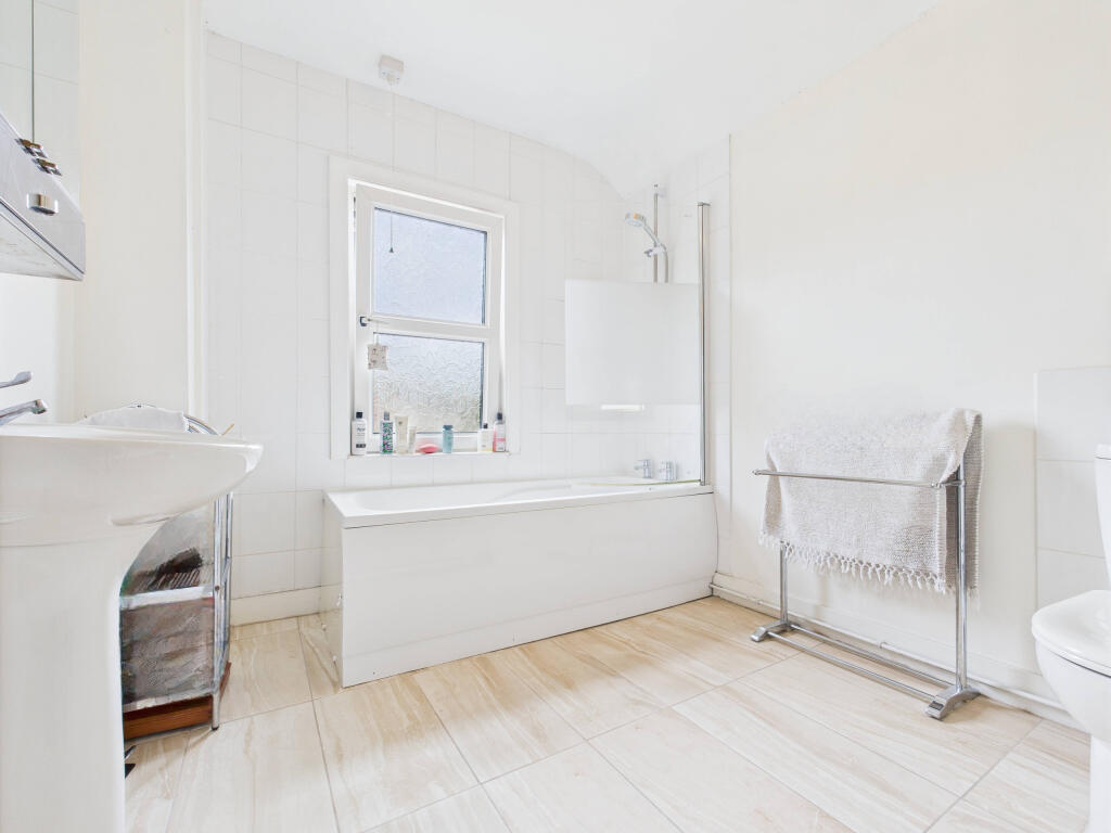 CAM01354G0-PR0569-STILL011