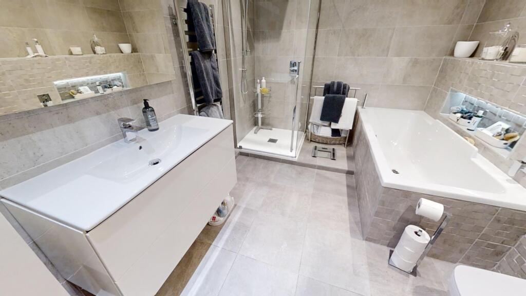 en suite to bedroom 2