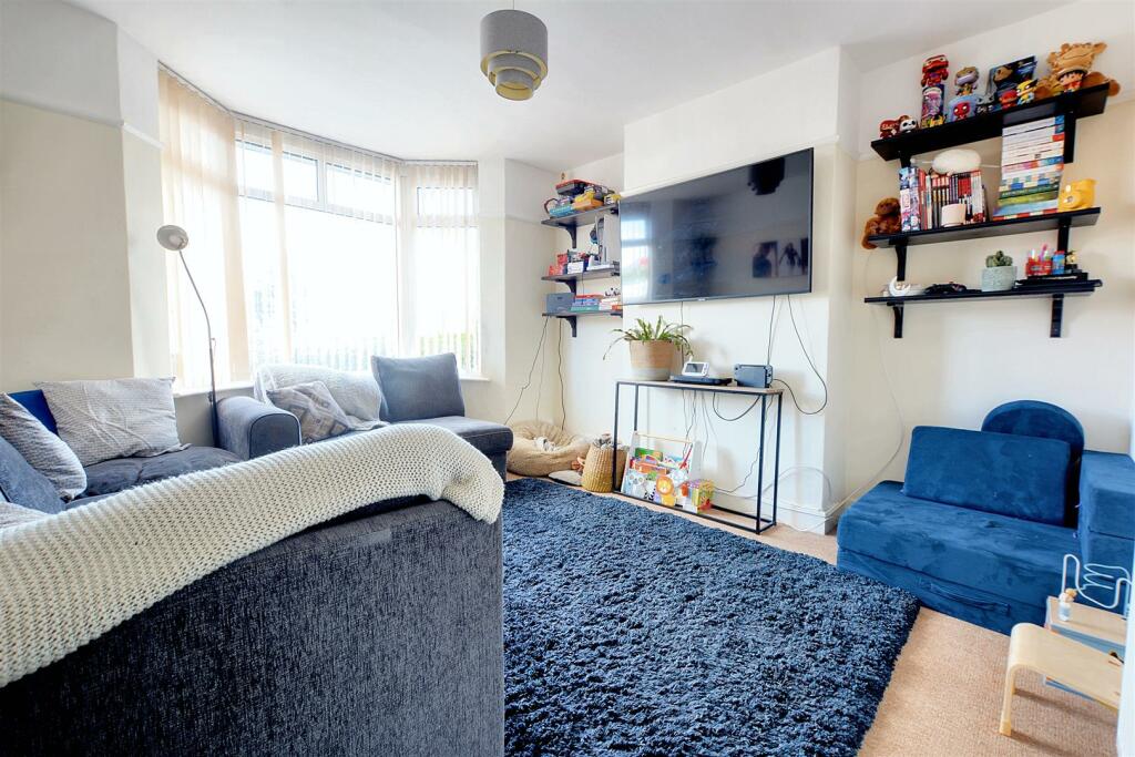 Living Room_3.jpeg