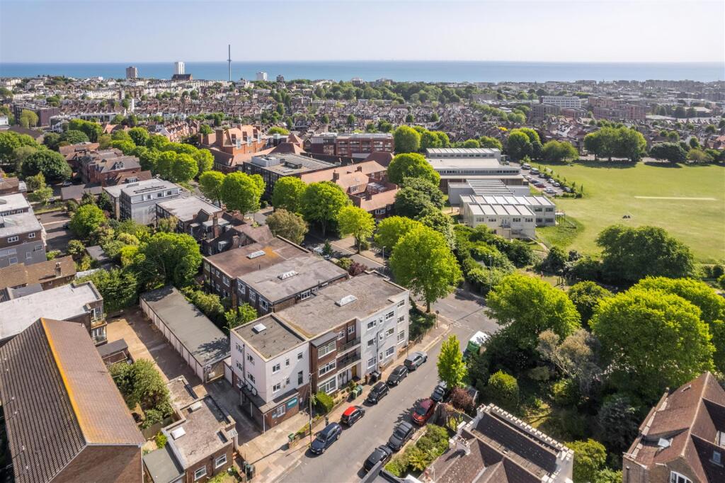 Flat 6 Carisbrooke-1.jpg