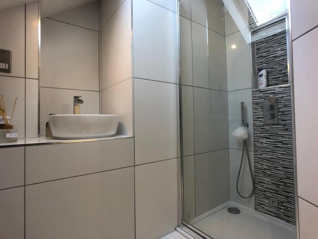 Bathroom 2.2.jpg