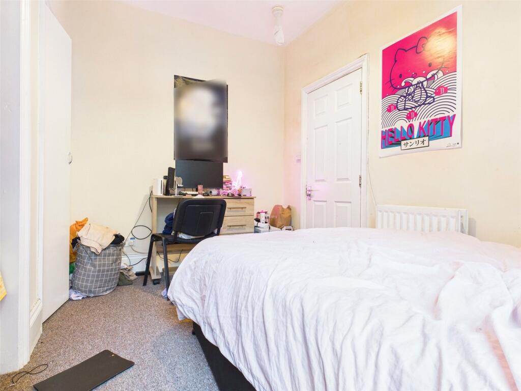 Bedroom-Room-To-Rent