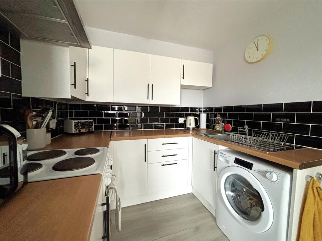 Kitchen 4.jpeg