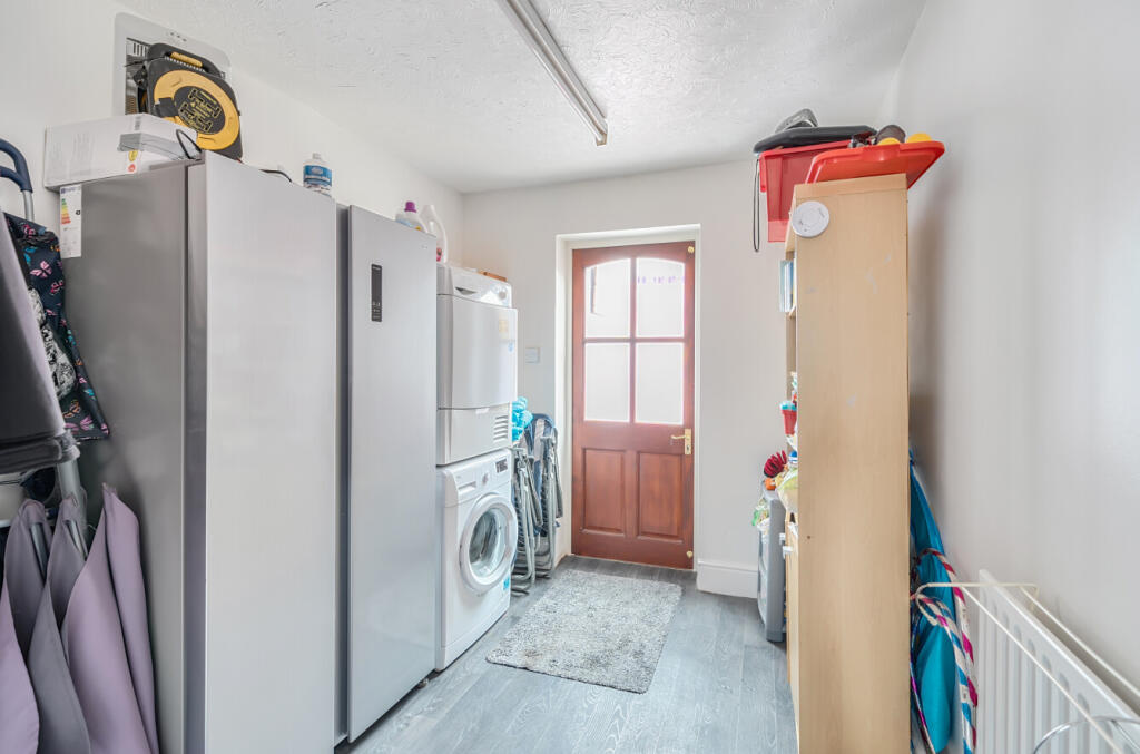 1318061768625996567b2