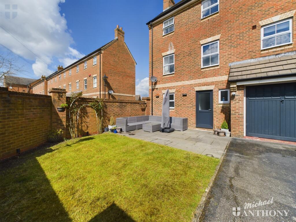 CAM03218G0-PR0181-STILL013