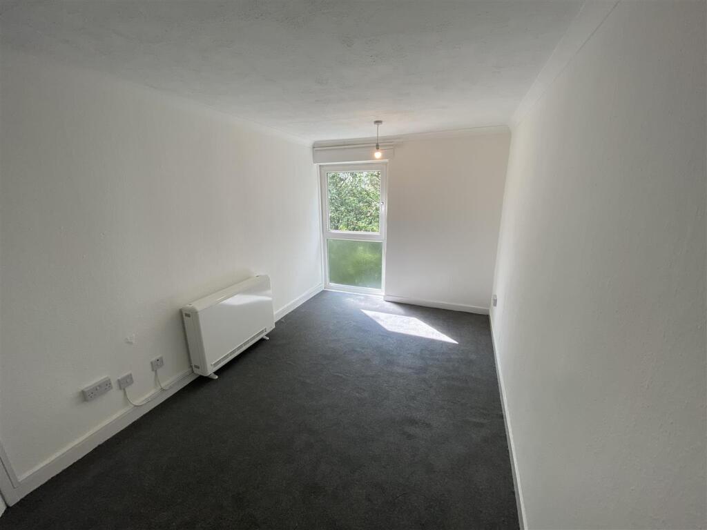 Bedroom 2.JPG