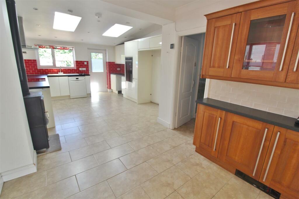 OPEN PLAN DINING