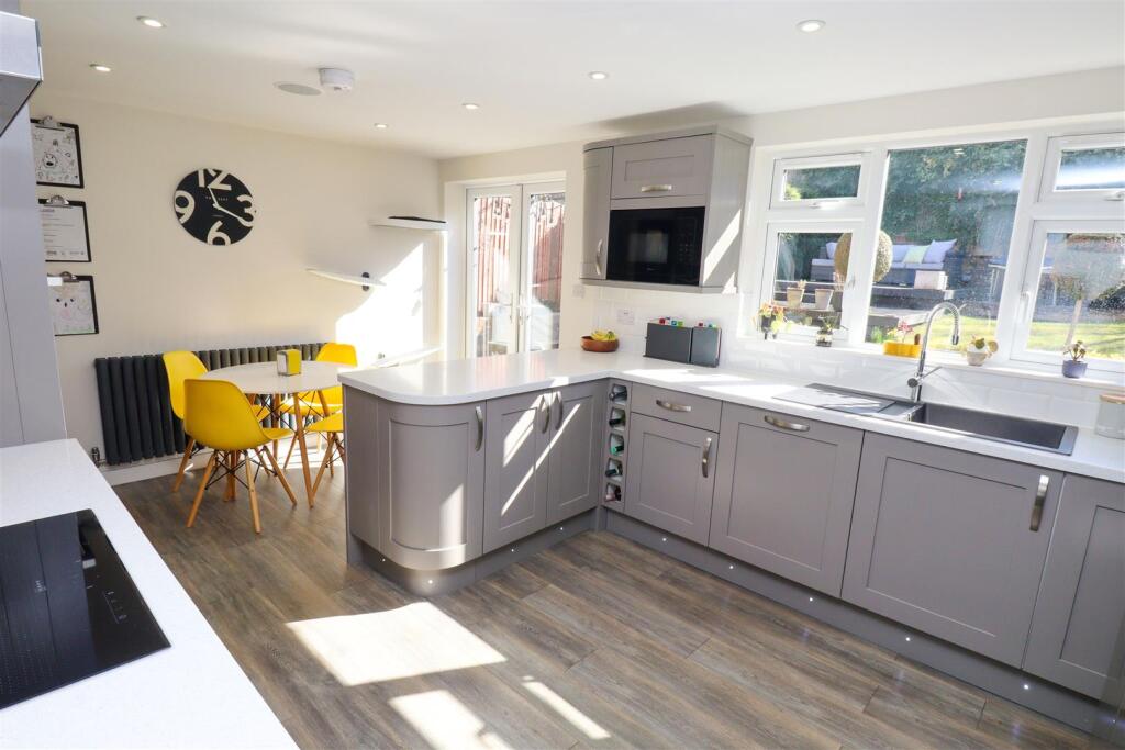 Kitchen/Breakfast Room