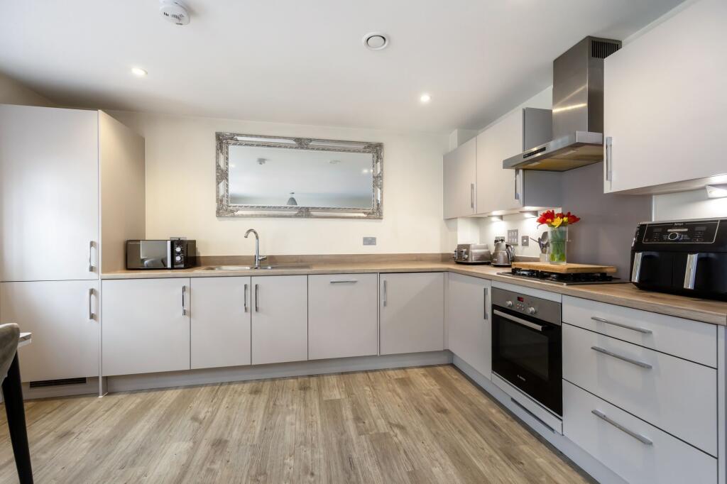 Kitchen / Dining Area